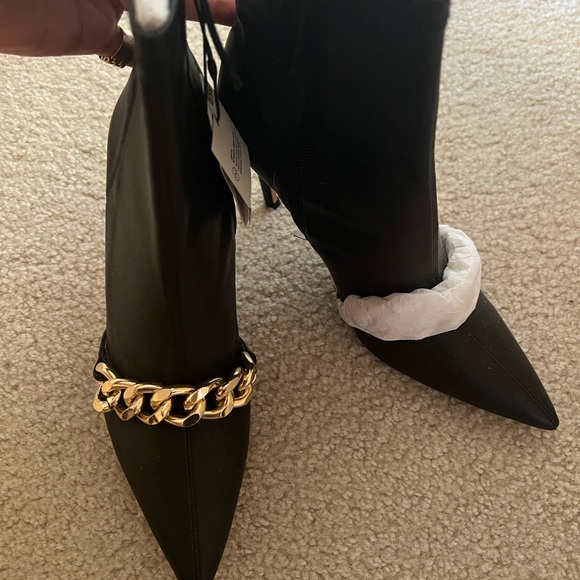 ZARA BLOGGERS FAVORITE BOOTS - Picture 12 of 13